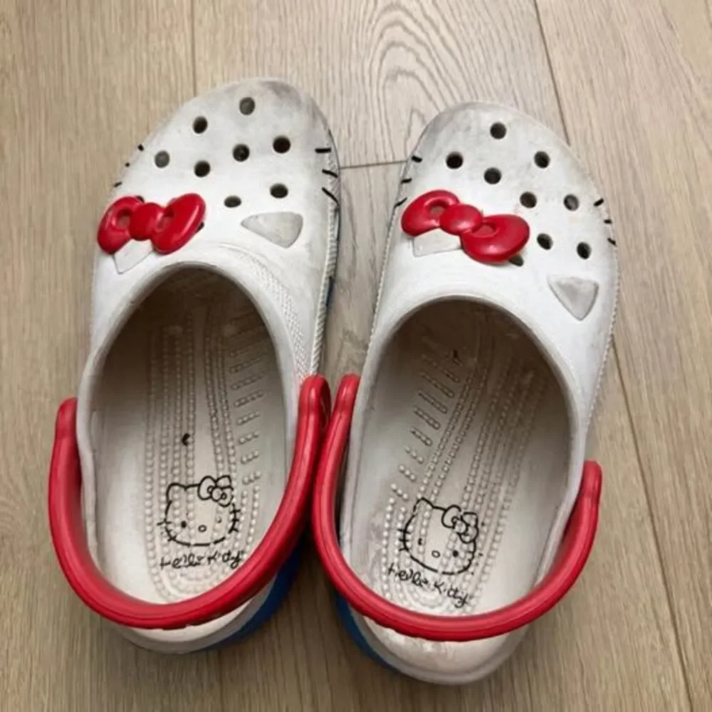 Crocs Hello Kitty Clogs Size J4